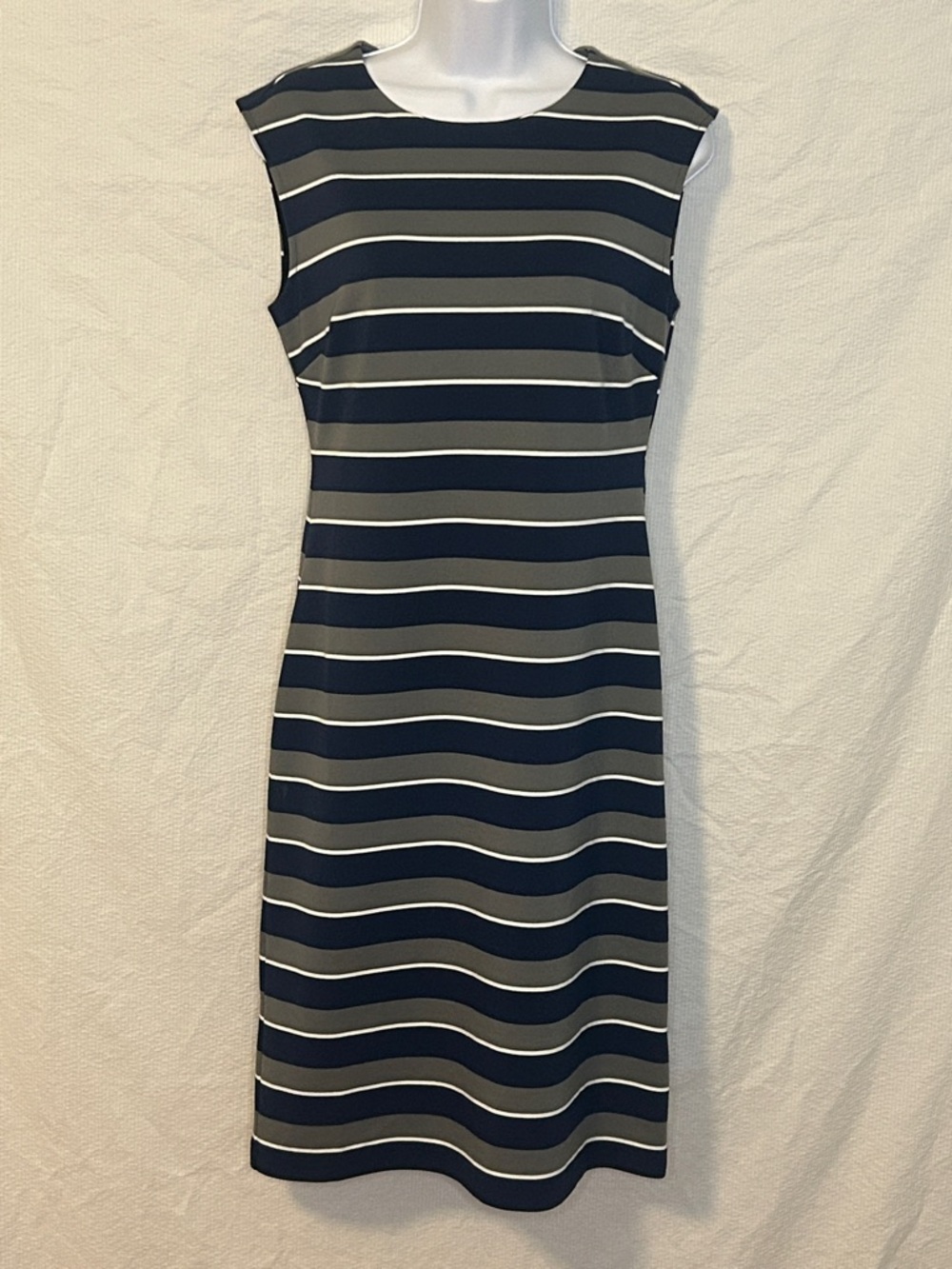 Banana Republic Factory Outlet Striped Knit Dress, size 6